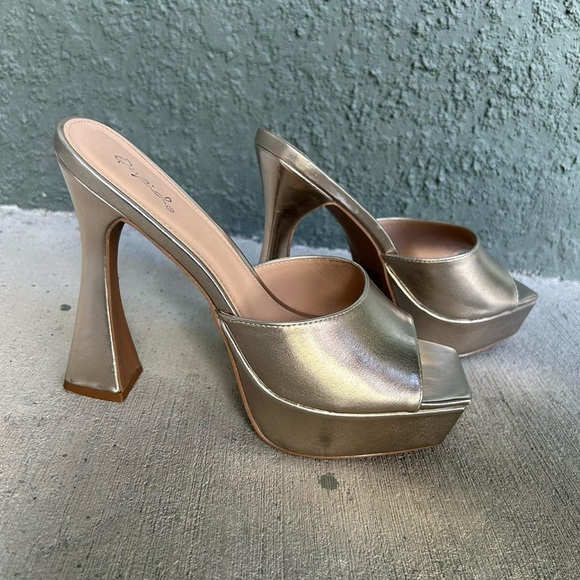 ✺ Champagne Platform Peep Toe Mule Heels - Picture 4 of 8